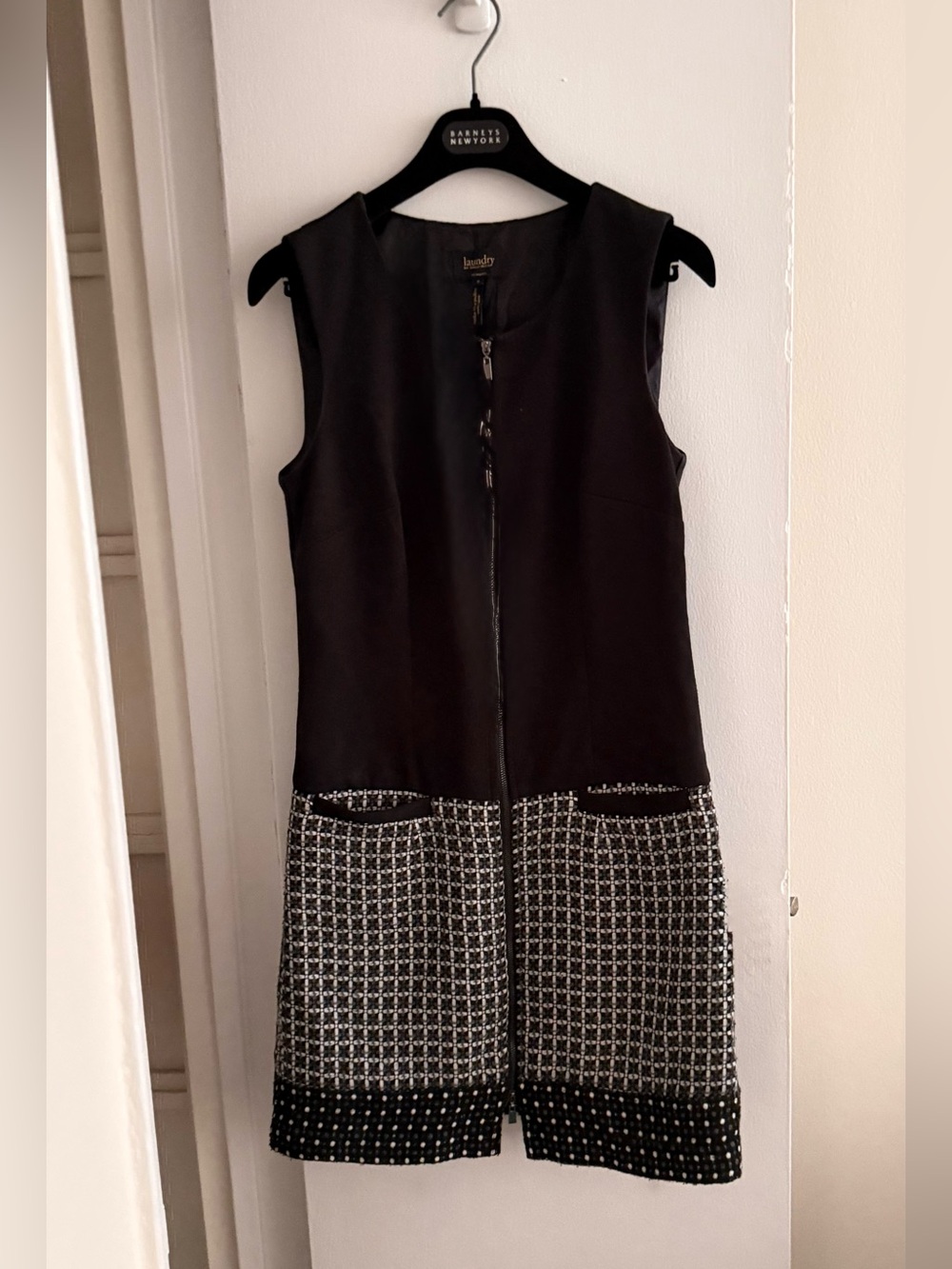 Laundry By Shelli Segal Black Sleeveless Dress with Front Zipper